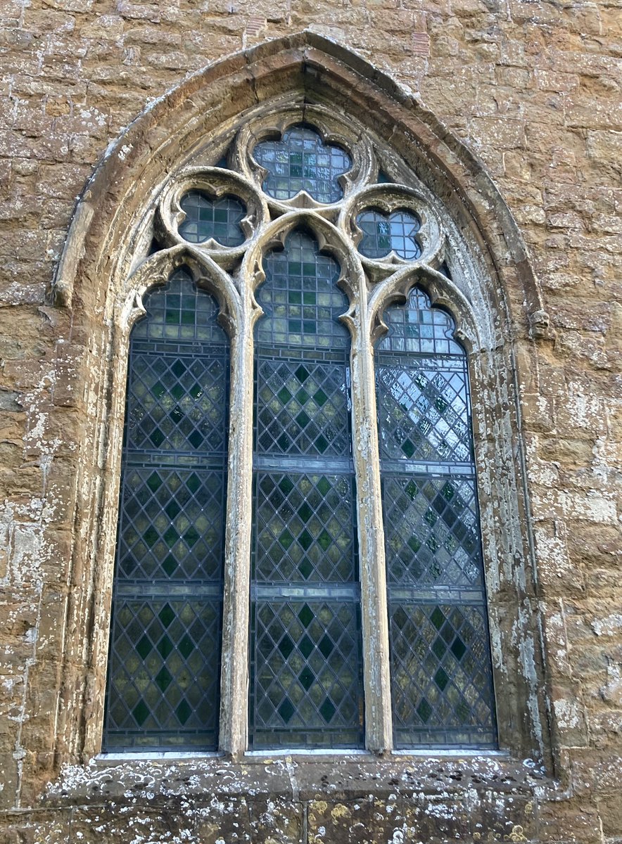 ceadela's tweet photo. Brass eagle lectern for @SlCathy and #nicewindow for @WindowsLake at #Bloxham https://t.co/yujsXxTJdV