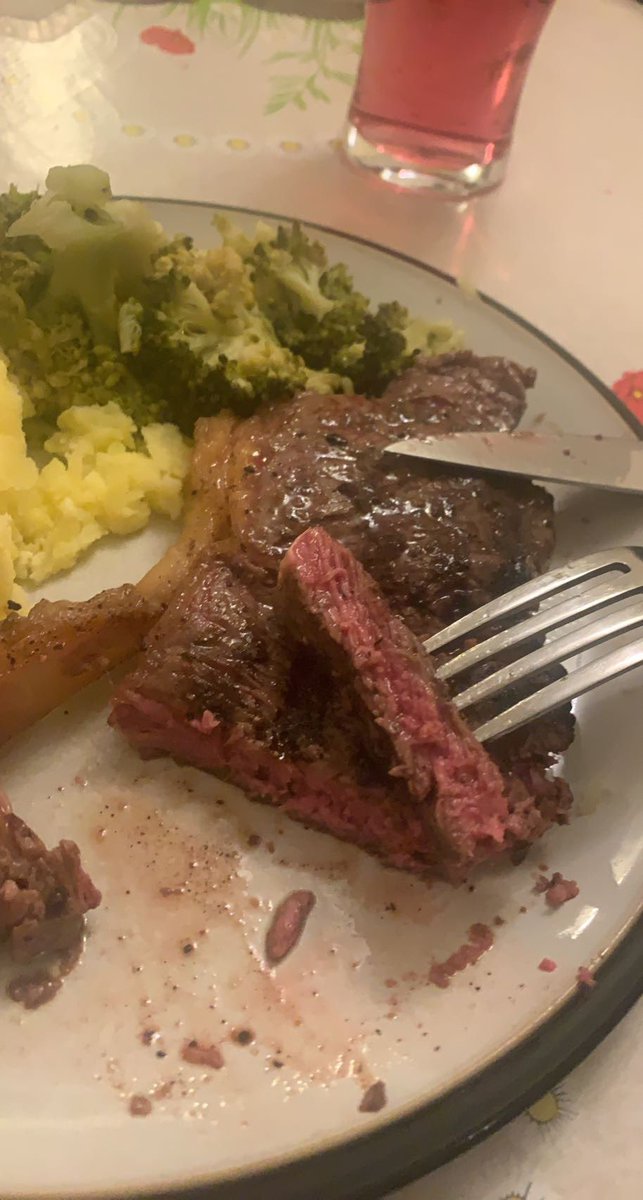 Joee1750's tweet photo. @BeefyBlokes Little steak I cooked the other day 🥱 https://t.co/9yzYiAPCnz