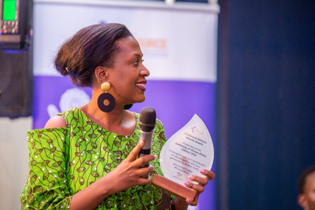 tbonnita's tweet photo. 3rd Gratitude Award:
CivFund’s Ms. Elizabeth Mbabazi presents an award to Philanthropy Circuit (NIGERIA) for their continued efforts to drive and influence a new narrative and understanding of African homegrown giving and development.
#OmutimaOmugabi #GOG2022 #gog22 https://t.co/pbsZBv04KQ