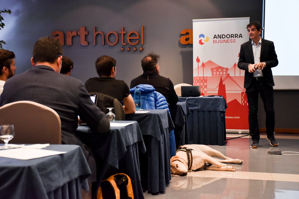 AndorraBusiness's tweet photo. 📌 Tret de sortida de les classes magistrals grupals de la tercera edició del nostre #ProgramaGrowth. El @davidtomas de @cyberclicknet ens ha explicat estratègies de lideratge i com atraure talent.🔎https://t.co/ZmbOXODuGU #InvestinAndorra https://t.co/RFQ7aw52oF