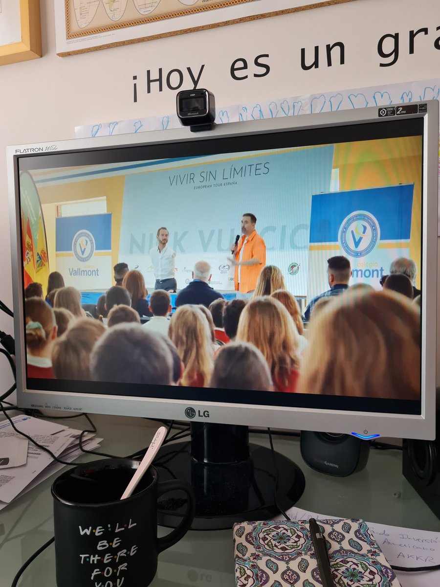 Marta_SerranoR's tweet photo. Viendo en directo a este crack #stopbullyngnow #thanksforthis @nickvujicic @colegiovallmont https://t.co/KMyjjZ7fkk