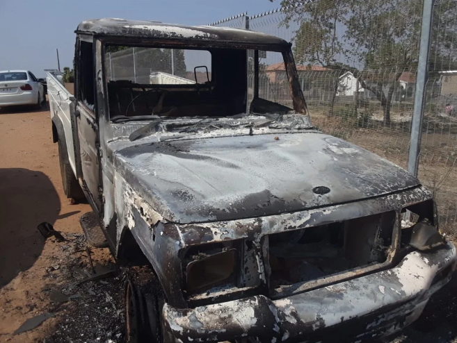 dailysunsa's tweet photo. ANC councillor moered, his car set alight!
https://t.co/ZB71ueZtwT
#councillor #setalight #ANC https://t.co/0iBE4InKCR