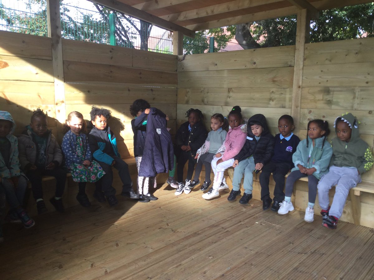 Christchurchsw9's tweet photo. Oak class went into the forest area for the first time. We explored and found stick, stones and lots of leaves #Outdoors #SW9partnership https://t.co/GROXZXVsG5
