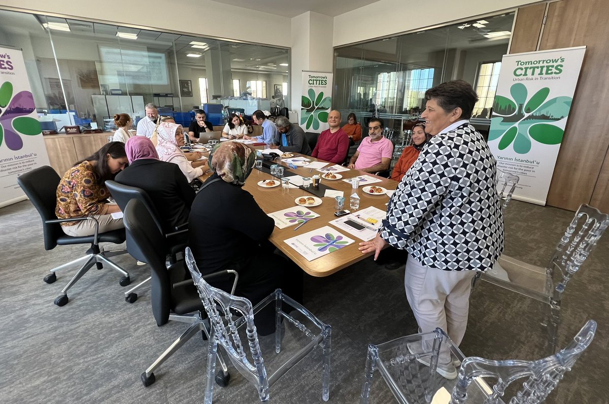 IstanbulRiskHub's tweet photo. Another meeting with a vulnerable group, an inspiring Focus Group Discussion in Büyükçekmece Municipality together with UK researchers.#FGD #DRR #futurevisioning https://t.co/uJMgJ4eGVV