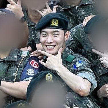 진짜 진용훈은 뭘까.. 훈련소에선 중대장 훈련병하고.. 생일 전날엔 미역국 나오고.. 생일날 수료식하고.. 국군의 날에 일병되고.. 또 2023년 국군의 날 병장되고.. 군인하려고 태어난 것 같아..