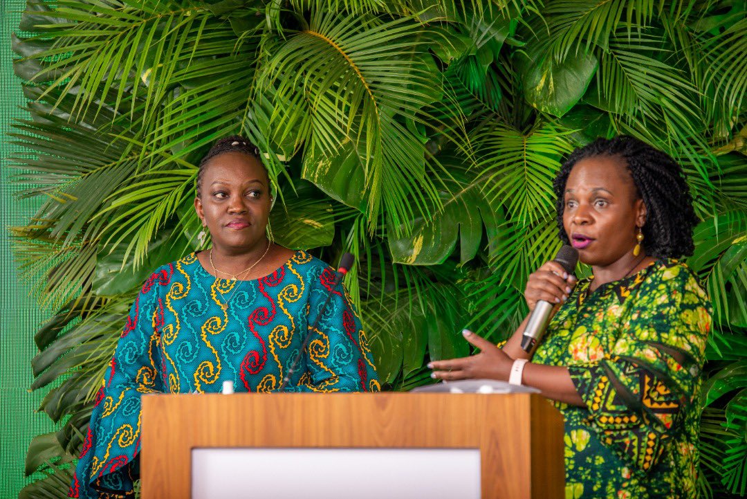 tbonnita's tweet photo. Closing Reamarks of #GOG2022:
Lillian Tamale closes the 3rd edition of Gathering of Givers by appreciating the role of all climate philanthropy champions from Africa and all around.
#OmutimaOmugabi #gog22 https://t.co/sqk0lk1cZX