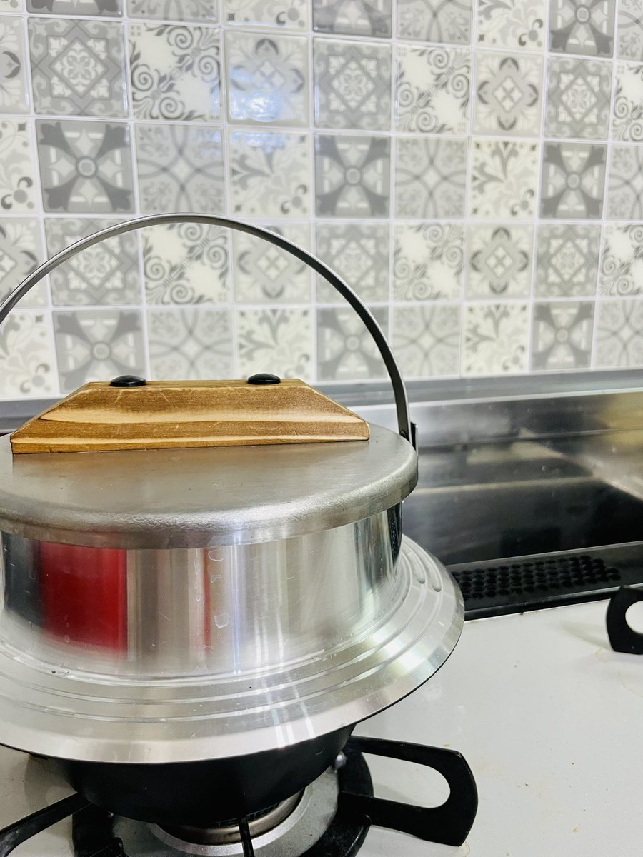 YUUDAICAMP's tweet photo. キャンプに行った次の日は
余韻で羽釜でご飯を炊きますw

だって美味しいんだもの。
ゆうだい

#羽釜
#uniflame https://t.co/R37L4f2qiK