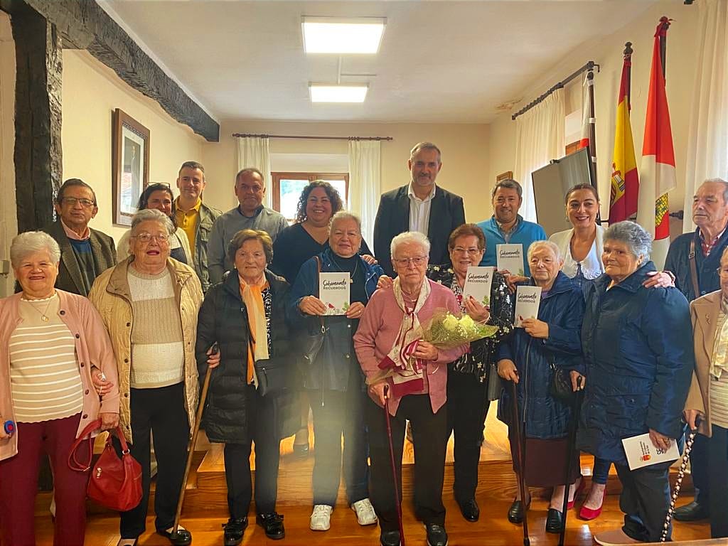 Laura_CantPon's tweet photo. Homenaje a las Personas Mayores de @aytocabezon por que #SaboreandoRecuerdos nos entrega su Legado y tradición. Cultura e identidad. #1Oct @Clece_ #SENIOR https://t.co/GclqQA5GYy