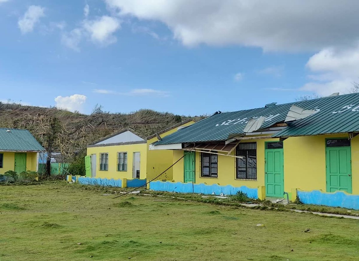 oxfamph's tweet photo. LOOK: Infrastructure and houses in Polillo municipality, Quezon province sustained heavy damage from the onslaught of Super Typhoon #KardingPH (#TYNoru).
In Brgy. Calutcot, Burdeos, students cannot go back to school as the classrooms were completely destroyed. (1/4) https://t.co/gEmhZNlGeR