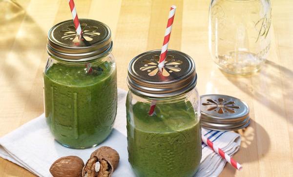 CaWalnutsIndia's tweet photo. Even though smoothies come loaded with nutrients, they don't have to be boring. Brighten up your Monday with this delicious green smoothie made using #CaliforniaWalnuts, pear, bananas, yoghurt, kale, and some salt and honey. 

Link: https://t.co/P9WuzeYL8i

#MakingEverydayHealthy https://t.co/eWtQLanQVZ