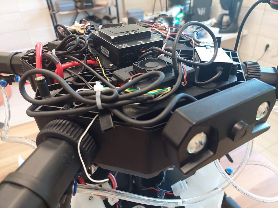 BAkguc's tweet photo. ⚙️Autopilot,radio and image transfer system of agriculture Drone #SIJI #Boying #agriculture #Uav #eft募集 https://t.co/g0zbiozFZd