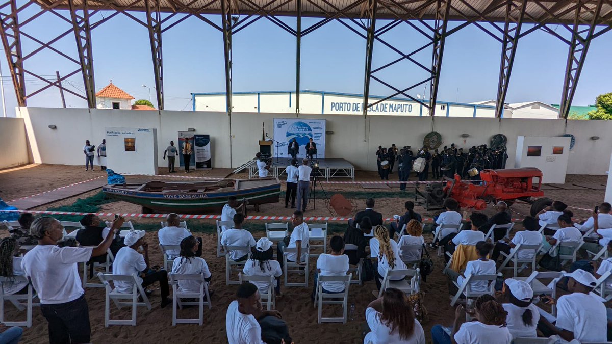 FranceMaputo's tweet photo. Dia da #Marinha🚢 e encerramento #MarNosso2022. Uma honra partilharmos com o 🇲🇿vice-ministro do mar, aguas interiores e pescas, 🇫🇷embaixador @izzo_d , #MIMAP, #INAMAR e #IPAJ o as celebrações do dia com a entrega de premios à jovens do concurso " empreendedorismo Azul” 👏‼️ https://t.co/spPya8vrxf
