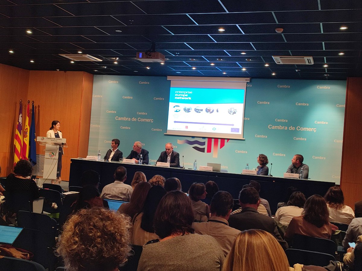EEN_spain's tweet photo. Carlos Bibiloni de @cambramallorca modera el reto #digital en mesa de expertos #EENcanHelp con Pablo Navarro @UA_Universitat, Alba Quer @accio_cat, Beatriz Asensio @empresasjcyl y Ramón Roca, quienes han explicado las iniciativas @DIGIS_3 @DIH4CAT y @dihbaitur #EENcanHelp https://t.co/qGkpOmNhFT