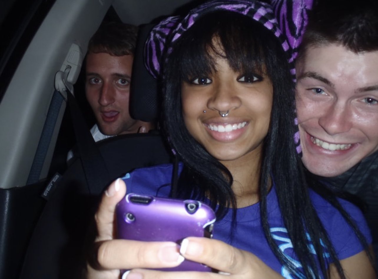 𝕯𝖔𝖛𝖆 🗡 on Twitter "Gloriousroyalty I’m here to embarrass myself https