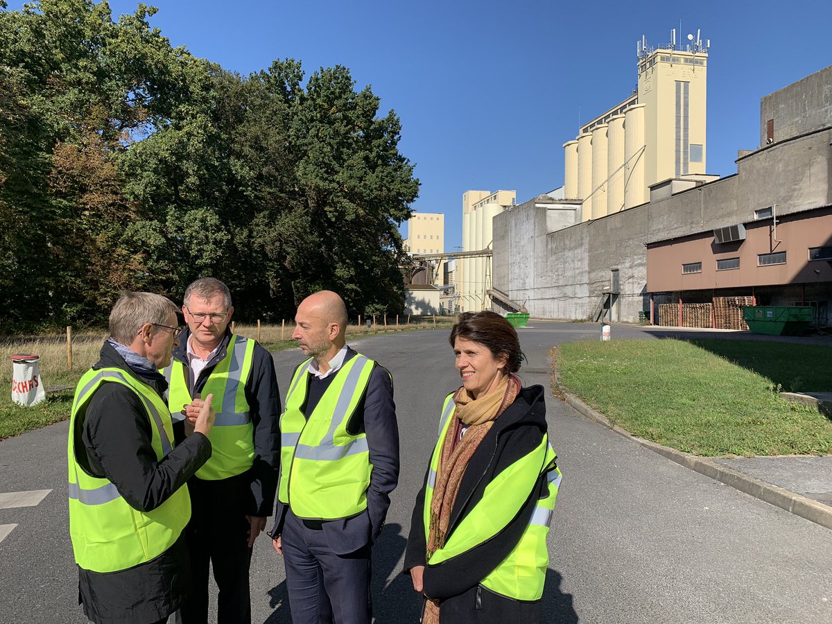 Florence Pradier (@florencepradier) on Twitter photo Rencontre de <a href="/lacoopagricole/">La Coopération Agricole</a> avec <a href="/ThierryBeaudet/">Thierry Beaudet</a> président du <a href="/lecese/">CESE</a> chez 2 belles coopératives qui coopèrent <a href="/valfrancecoop/">Valfrancecoop</a> et <a href="/GdsMoulinsParis/">Grands Moulins de Paris</a> pour parler des enjeux de souveraineté alimentaire et de l’urgence sur les questions d’énergie. Rencontre de <a href="/lacoopagricole/">La Coopération Agricole</a> avec <a href="/ThierryBeaudet/">Thierry Beaudet</a> président du <a href="/lecese/">CESE</a> chez 2 belles coopératives qui coopèrent <a href="/valfrancecoop/">Valfrancecoop</a> et <a href="/GdsMoulinsParis/">Grands Moulins de Paris</a> pour parler des enjeux de souveraineté alimentaire et de l’urgence sur les questions d’énergie.