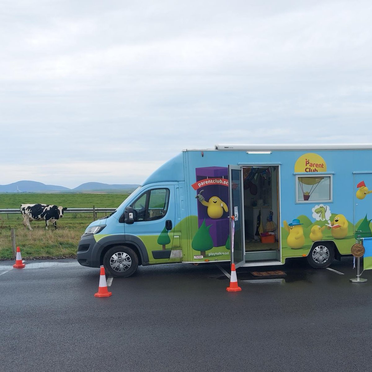 playtalkread's tweet photo. Our team have returned from their Orkney & Shetland 2022 tour!⛴️We'd like to say a huge thank you to all our partners who made this tour so successful💙 Even the local wildlife couldn't resist Bonnie the playbus!🐄🌈🎨 #PlayTalkRead #Parentclub #Smartplaynetwork https://t.co/kTd9Yl3VLw