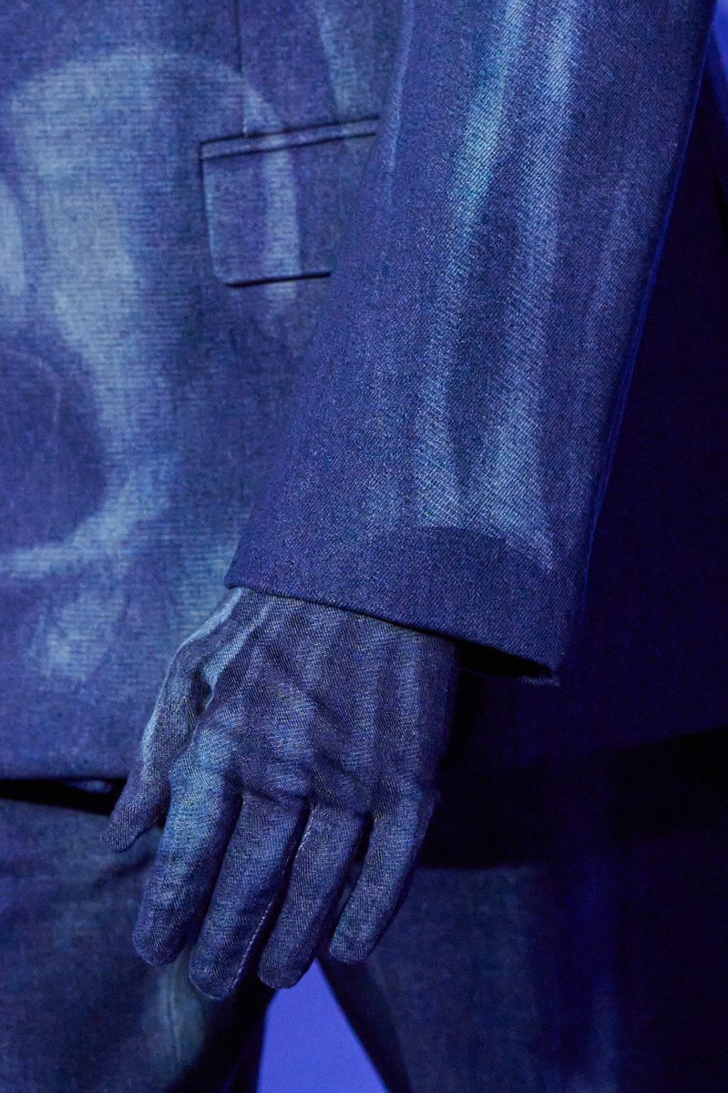 jeremiyake's tweet photo. Gagged by the texture and the details of this skeleton trompe l’œil suit at Off-White Spring 2023. https://t.co/ag19DjKaKQ