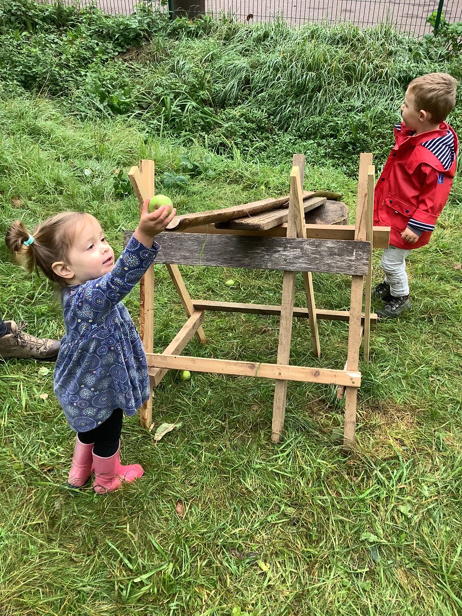 LittlePips1's tweet photo. Mini-beast madness at this mornings Forest school stay and play 🐞🐝💚 https://t.co/fhnxyFRXxF