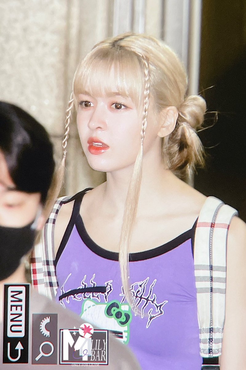 Lily_SeaSalt's tweet photo. 220930 MusicBank Preview

퇴근한다🥳

#엔믹스 #릴리 #NMIXX #LILY #LILYM #릴리의버블모험 https://t.co/yrMMbkuHpq