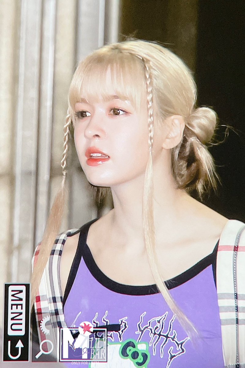 Lily_SeaSalt's tweet photo. 220930 MusicBank Preview

퇴근한다🥳

#엔믹스 #릴리 #NMIXX #LILY #LILYM #릴리의버블모험 https://t.co/yrMMbkuHpq