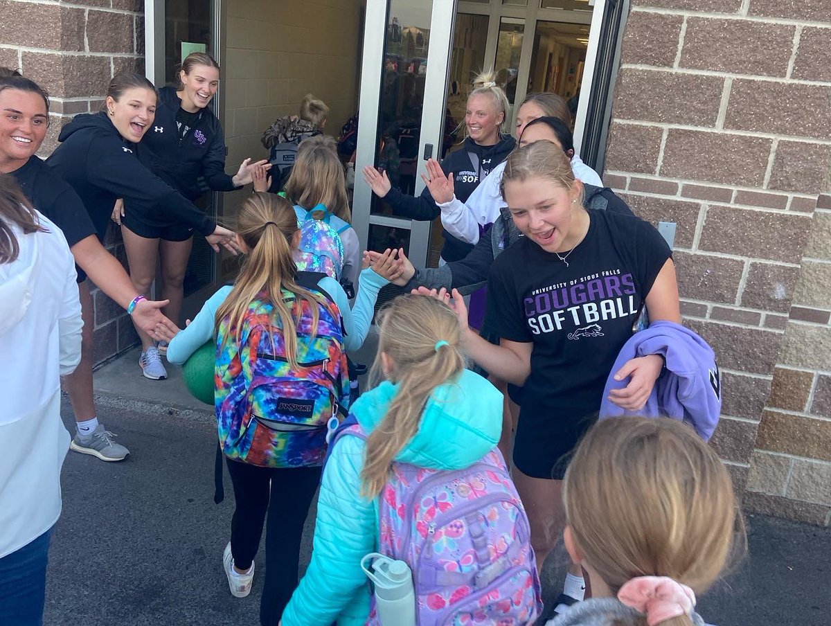 USFCougarsSB's tweet photo. Hanging out with some new friends for #HighFiveFriday! Thanks to Sioux Falls Christian for letting us kick off the school day with you! ✋🏿🤚🏾✋🏽🤚🏼✋🏻

Thanks for the inspiration @GoJacksSB!!! https://t.co/4SflvHmifW