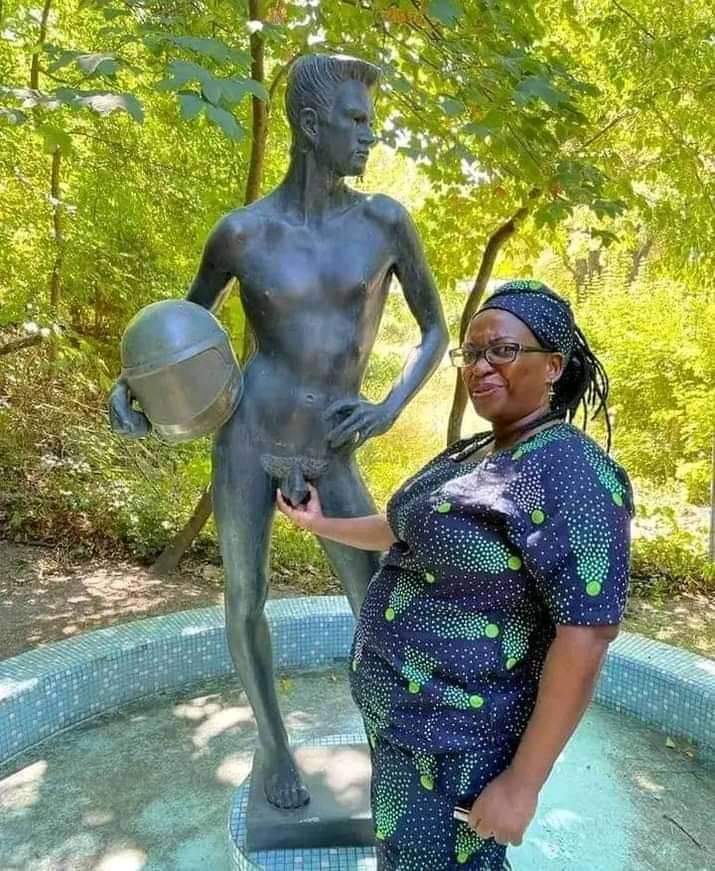 Women and their wahallah!!

So does she loves it or she is just ignoring it's weight, length and size????