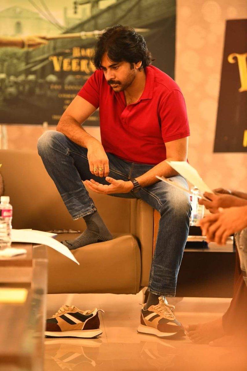 RaviTejaJoy's tweet photo. Effortless Swag ππ₯
@PawanKalyan β€οΈ
#PawanKalyan #HariHaraVeeraMallu #HHVM #DrKrish https://t.co/gg9yhA7GPx