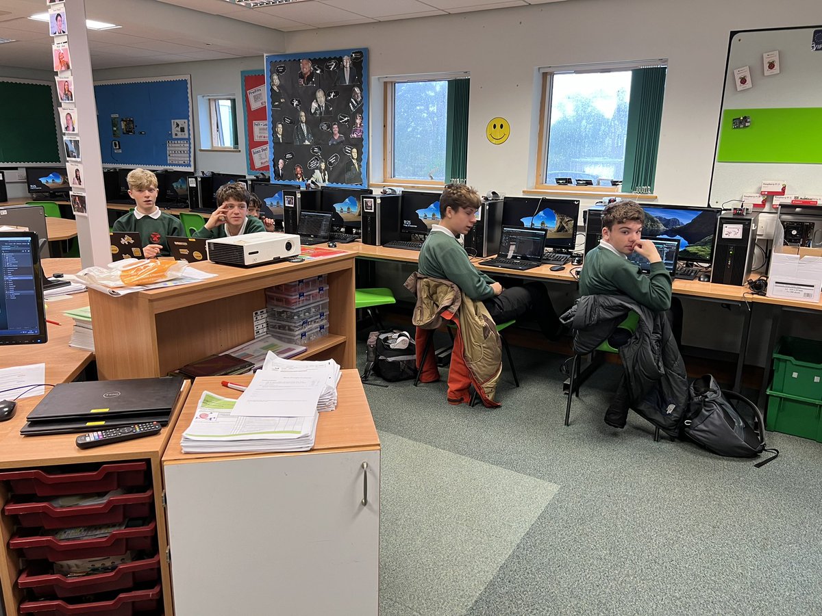 CyfBrynrefail's tweet photo. Gwener prysur rhan 2 -  bore ‘ma Bl10 Technoleg Digidol yn cychwyn sesiynau Gamemaker / Animate gyda Alex @Technocamps Diolch yn fawr eto i Alex!! https://t.co/0kO0WvFy7V