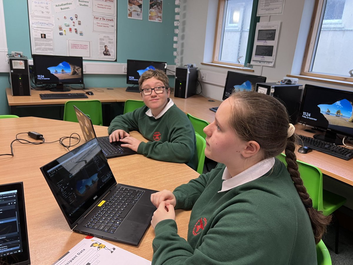 CyfBrynrefail's tweet photo. Gwener prysur rhan 2 -  bore ‘ma Bl10 Technoleg Digidol yn cychwyn sesiynau Gamemaker / Animate gyda Alex @Technocamps Diolch yn fawr eto i Alex!! https://t.co/0kO0WvFy7V