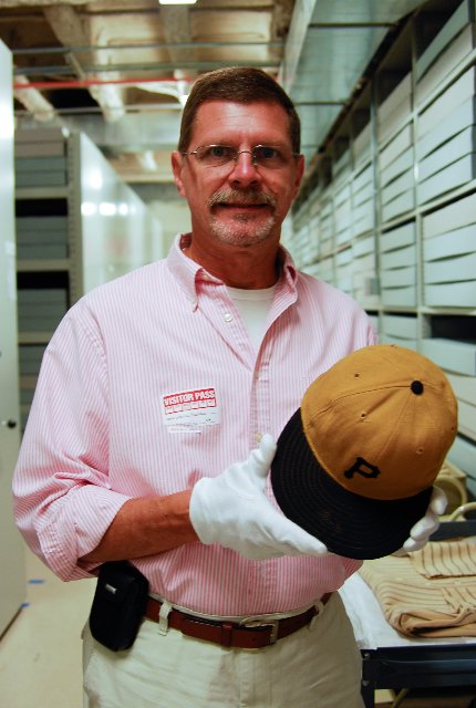 StevePindar's tweet photo. 50 years ago today, Roberto Clemente, the Great One, got his 3000th and final MLB hit.  Pictured is the cap he was wearing when he got that hit, a double, off Jon Matlack of the Mets.  On the bill of the cap, you'll see dirt from Clemente's hand.  Arriba! https://t.co/91p0iIvTEr