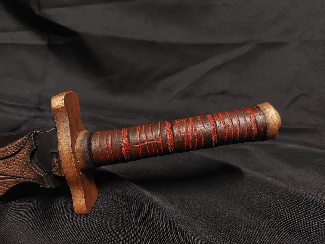 SpecificGeneric's tweet photo. The Algiers Phoenix heavy knife skin from Hunt: Showdown. 

Was a fun little side project that I was asked to make for a friend who means a lot to the people who know him. https://t.co/DFtBeWILok