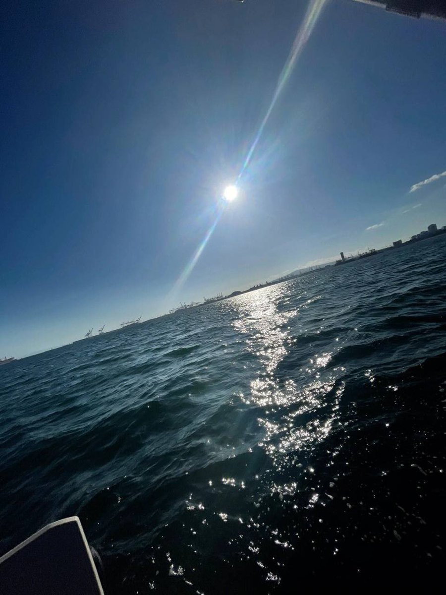 FhMaxine's tweet photo. Your heart is like the sea, half light and half shadow https://t.co/yo8J1BPUum