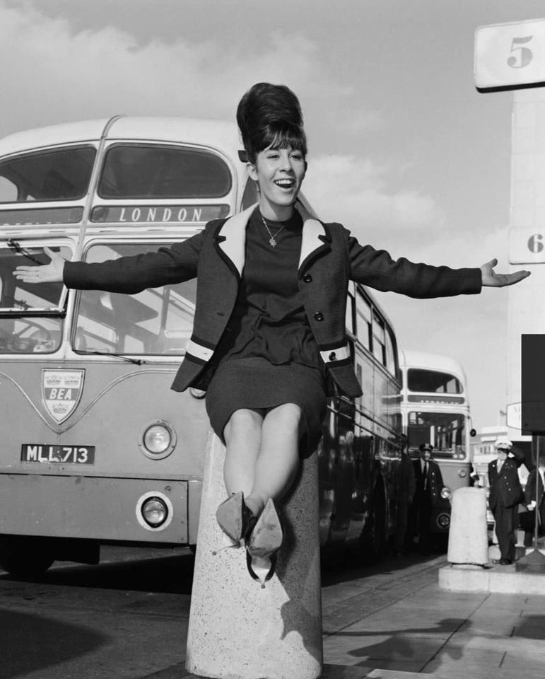 Happy Birthday Helen Shapiro, aged 76.(Born 1946)
Now a jazz singer. Used to love her songs# growing up in 60s 