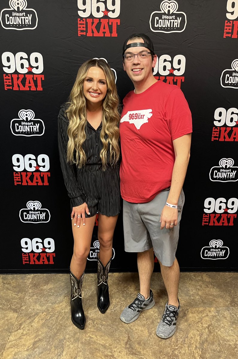 BradMLee's tweet photo. Got the honor of meeting @carlypearce last night! 

Our 96.9 The Kat #KatJam was a huge success! Love doing what I get to do. https://t.co/YGFmvJhNrR