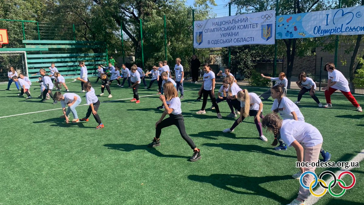 OlympicUA's tweet photo. 💛💙В Одеській області відбулося велике спортивне свято за участю олімпійських чемпіонів
Детальніше: https://t.co/XdB37CuGCd
#НОК #Україна #Ukraine #UkrainianSport #OlympicLesson #ОлімпійськийУрок #BeActiveUA #BeActive #EuropeanWeekofSport @EuSport https://t.co/czPCjUtig7