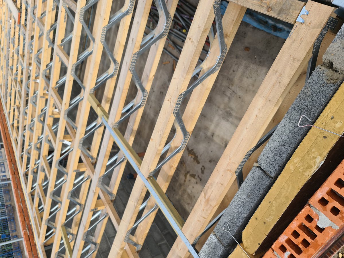 ℙ𝕣𝕠𝕘𝕣𝕖𝕤𝕤 🏗

Pant Celydd is moving along, this week we had a 100t crane on site installing pre-cast concrete beams and staircases.

Once again, a big thank you to the local residents 👏

<a href="/TaiTarian/">Tai Tarian</a>
