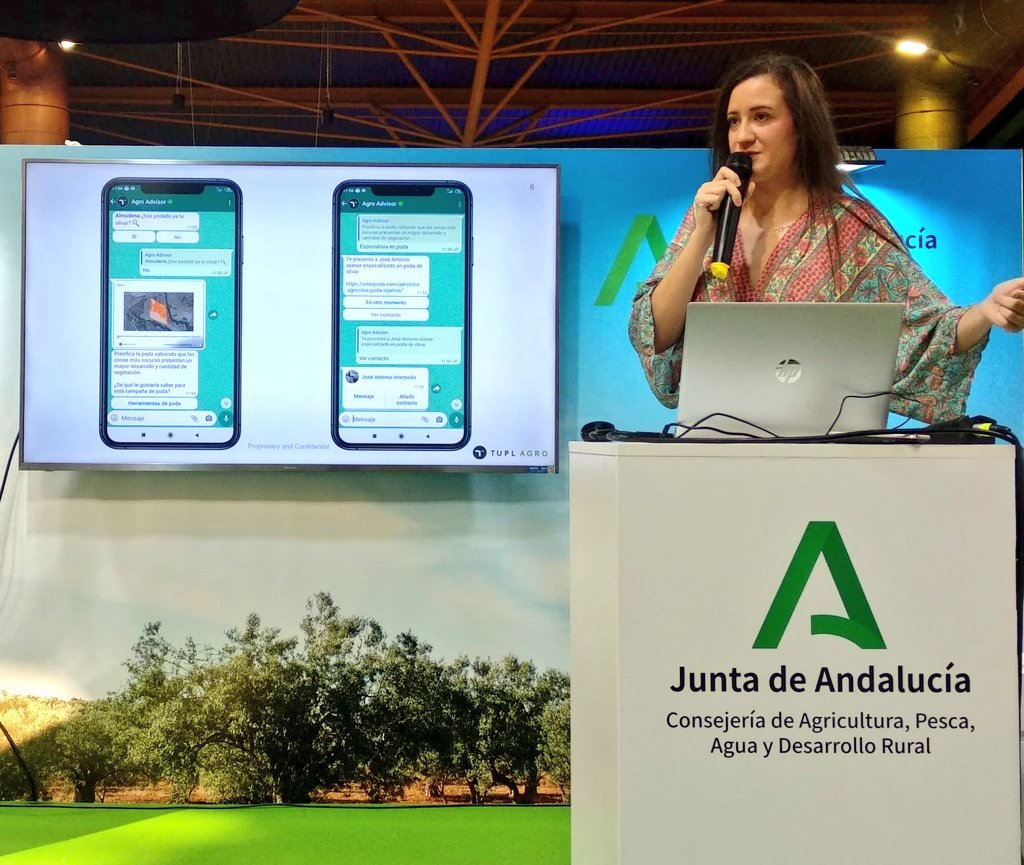 DIHAndAgrotech's tweet photo. #AGRITALKS 

Almudena Cano, de @tuplAgro, nos explica cómo funciona #AgroAdvisor 📲🌱🌾

El sistema de avisos y comunicación directa con el agricultor vía #whatsApp que ofrece información actualizada, objetiva y personalizada de sus fincas durante toda la campaña #agrícola https://t.co/DBdaRxqrdZ