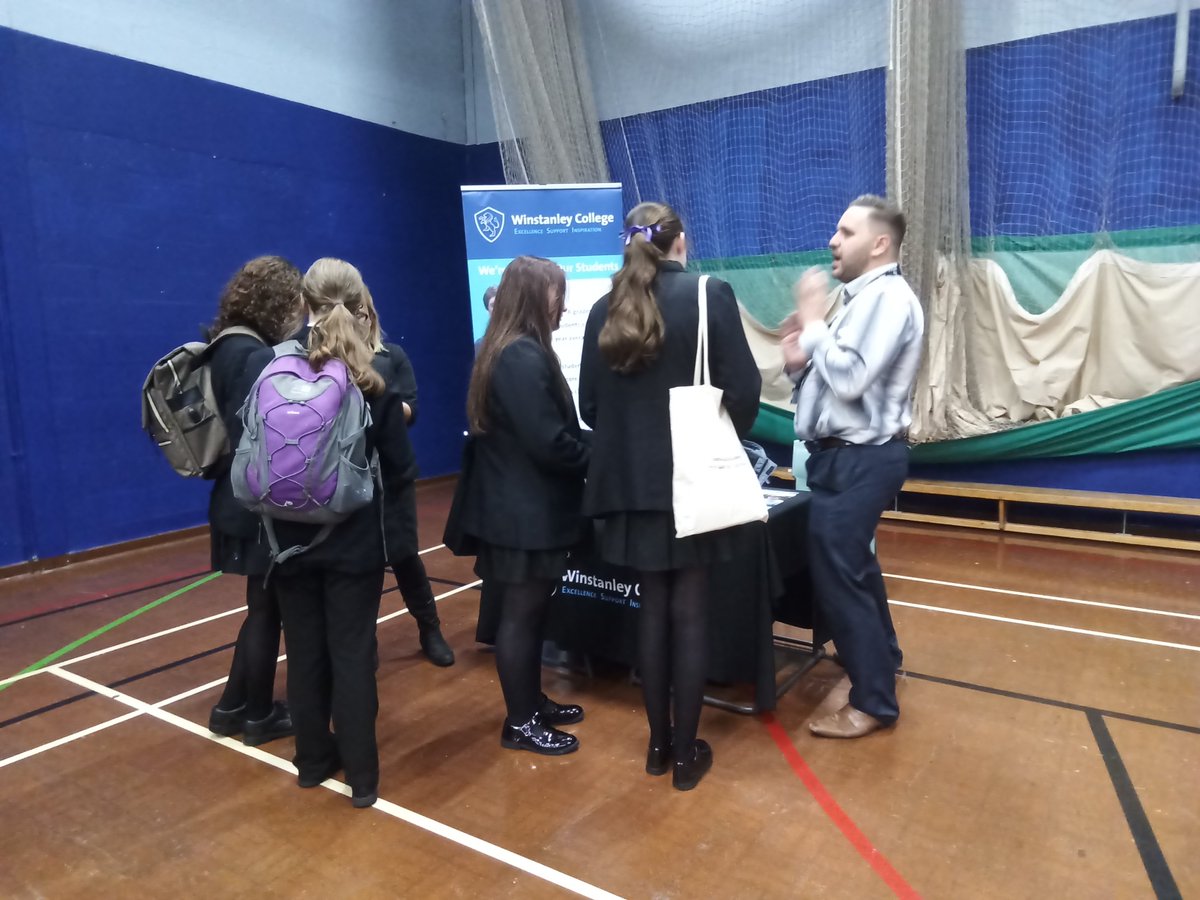 OutwoodHaydock's tweet photo. Our Y11 & 10 Students have the opportunity to visit the Careers Fair to look at more options for their future careers and goals. #personaldevelopmentday #teamhaydock #outwoodfamily https://t.co/mGw1MXqTRD