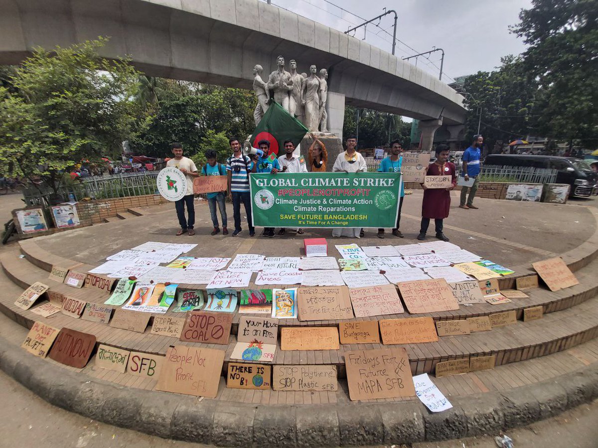 FFFMAPA's tweet photo. More from Bangladesh😍
#PeopleNotProfit
#FridaysForFuture https://t.co/8wj2c25FTk