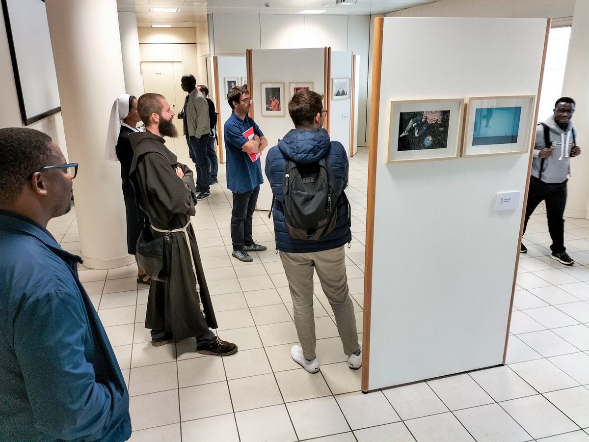FSC_unisal's tweet photo. 👋🏼Oggi abbiamo dato il benvenuto ai nuovi studenti iscritti alla FSC. Accogliamo in facoltà volti e storie da tanti Paesi diversi.
Che sia per ciascuno di loro un percorso ricco di #opportunità e di crescita professionale e umana.

#studentiFSC #ComunicazioneSociale #benvenuti https://t.co/Rbph6wUaKe