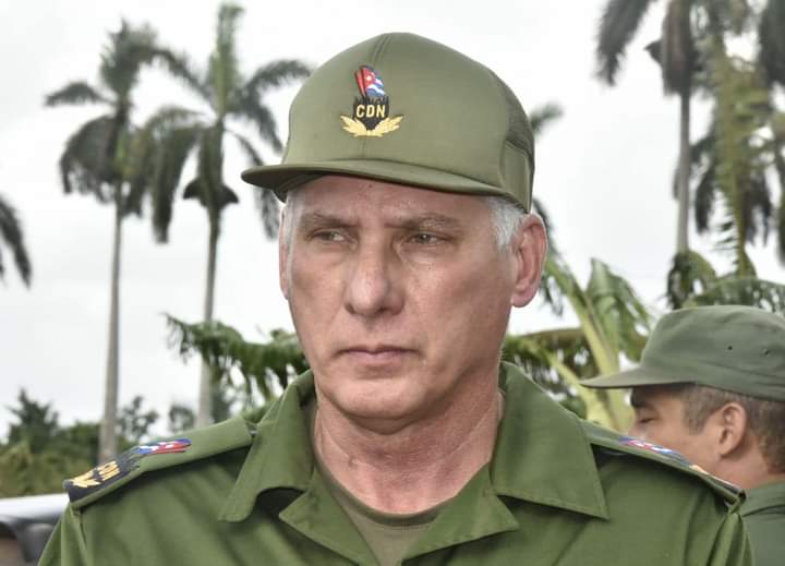 Un líder que no abandonó su pueblo cuando el mundo pasaba por una crisis de pandemia #COVID19
Nada podrá empañarte .
Te queremos y acompañamos.
#YoSigoAMiPresidente #CubaViveYTrabaja