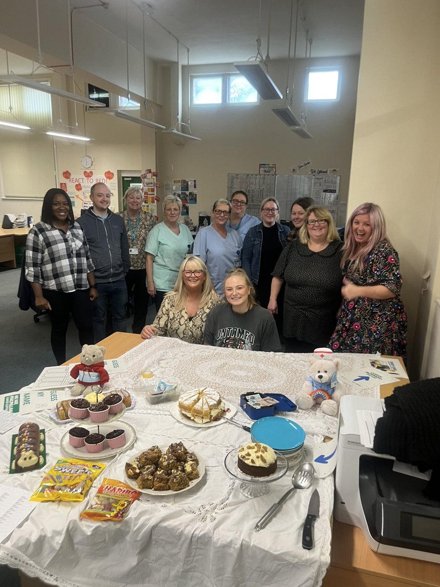 jewel_x_'s tweet photo. @macmillancancer      🍰🧁🍬 Any excuse for a cake on the WEST team 🍰🧁🍬🍪🍩 #worldsbiggestcoffeemorning https://t.co/kVCInIvzPg