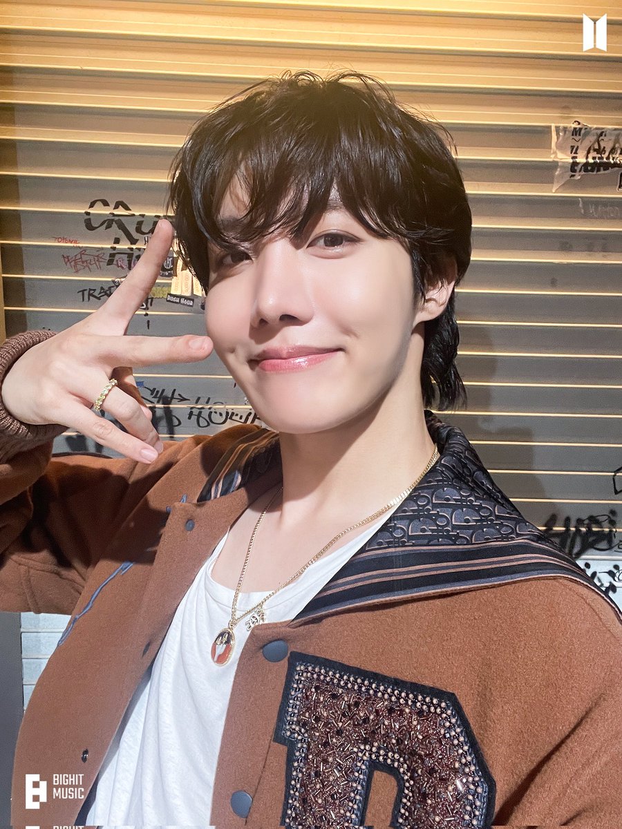 BTS_Midia's tweet photo. 📸 Rush Hour Feat. J-hope photo sketche

Todas as fotos na thread

+

@BTS_twt #BTS https://t.co/qOUQfwfrTo