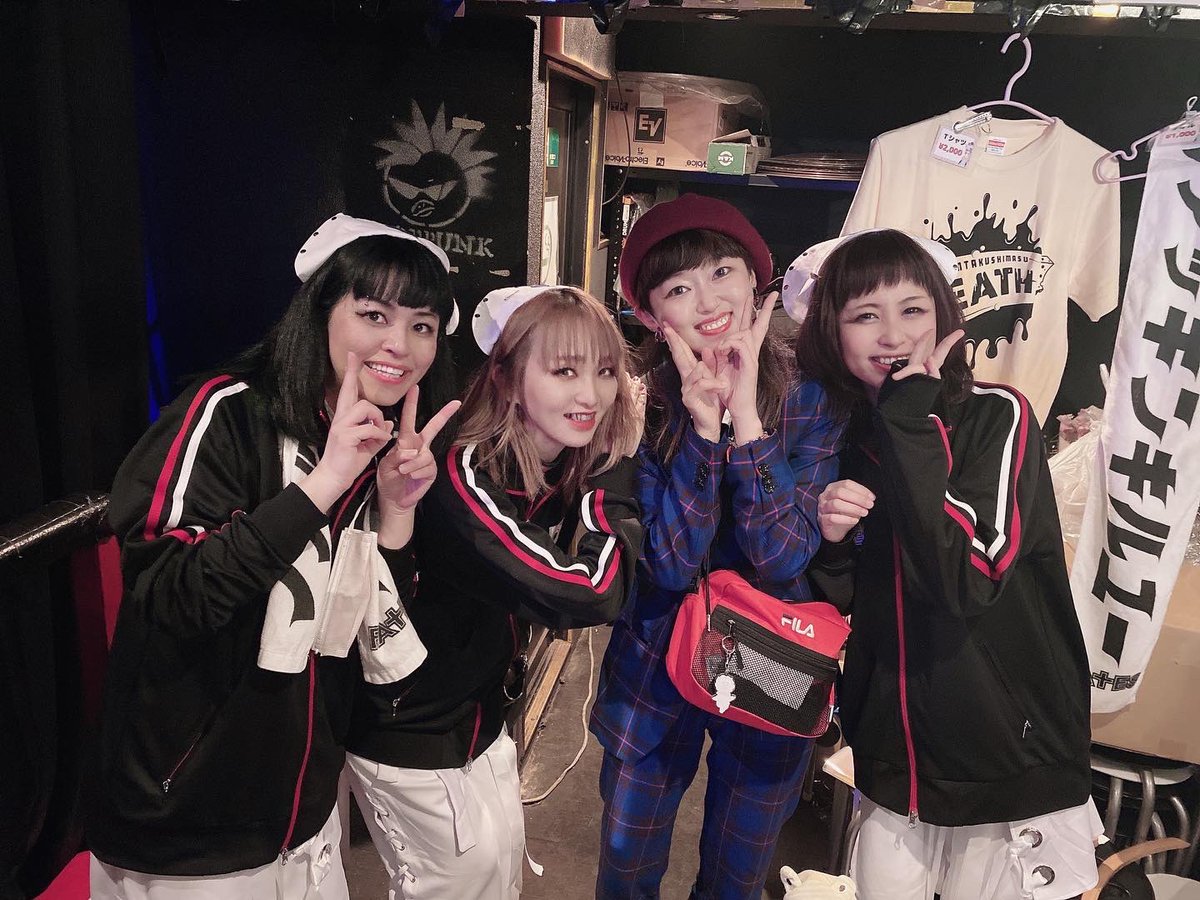 BBB_mayou's tweet photo. 🎶お知らせ🎶
ライブハウス今池TOKUZOのマンスリースケジュール10月号
ライブレポートのページに
8月末に開催された大好きな✨FATES✨ライブの記事をまゆちが書かせて頂きました🐣🫶🏻

こちらから読めますよ😊
推し活最高な〜💜💚❤️
https://t.co/YgZFhsH4kl https://t.co/jzShTVIdWb