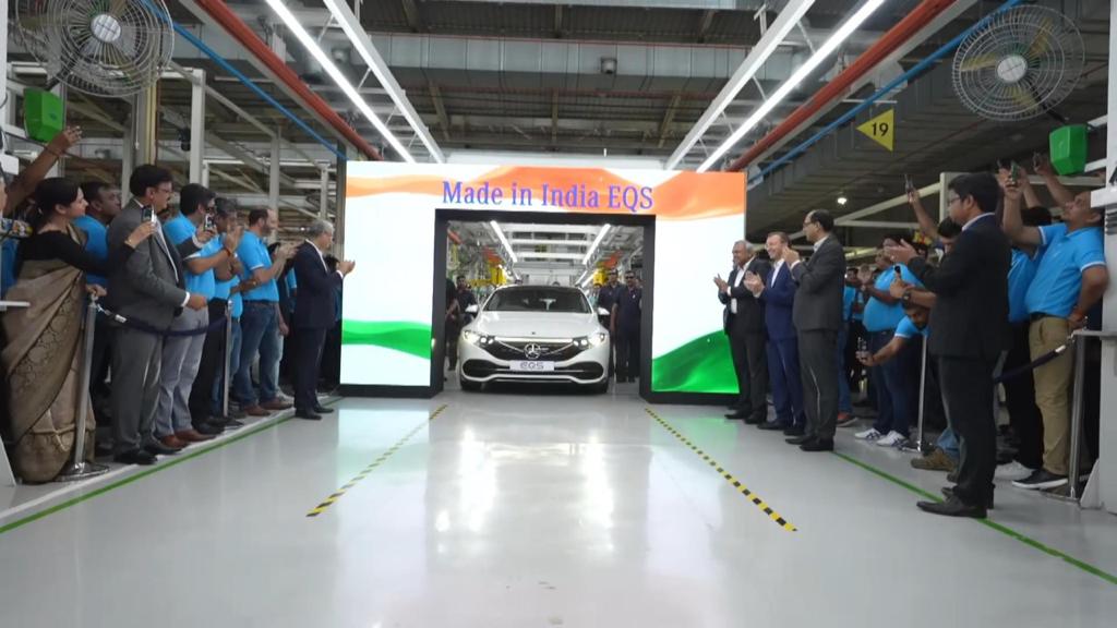OfficeOfNG's tweet photo. Union Minister Shri @nitin_gadkari Ji launched first Made in India's Mercedes-Benz Luxury Electric Car (580 4Matic) at the company’s Chakan plant in Pune, Maharashtra. https://t.co/wmjOk7aVNG