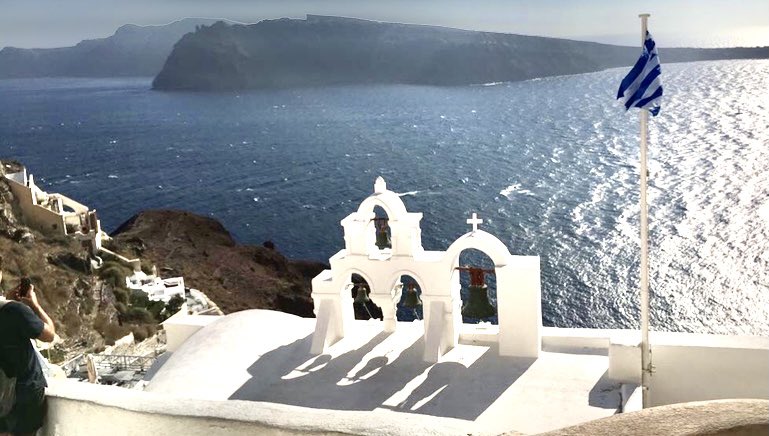 VeGreece's tweet photo. La mer vit en chacun de nous 💙🧿🇬🇷Robert Wyland . #Journeemondialedelamer #Santorini #cyclades #Greece #Paradise #merégèe #Thalassamou https://t.co/4RmyQal4tF