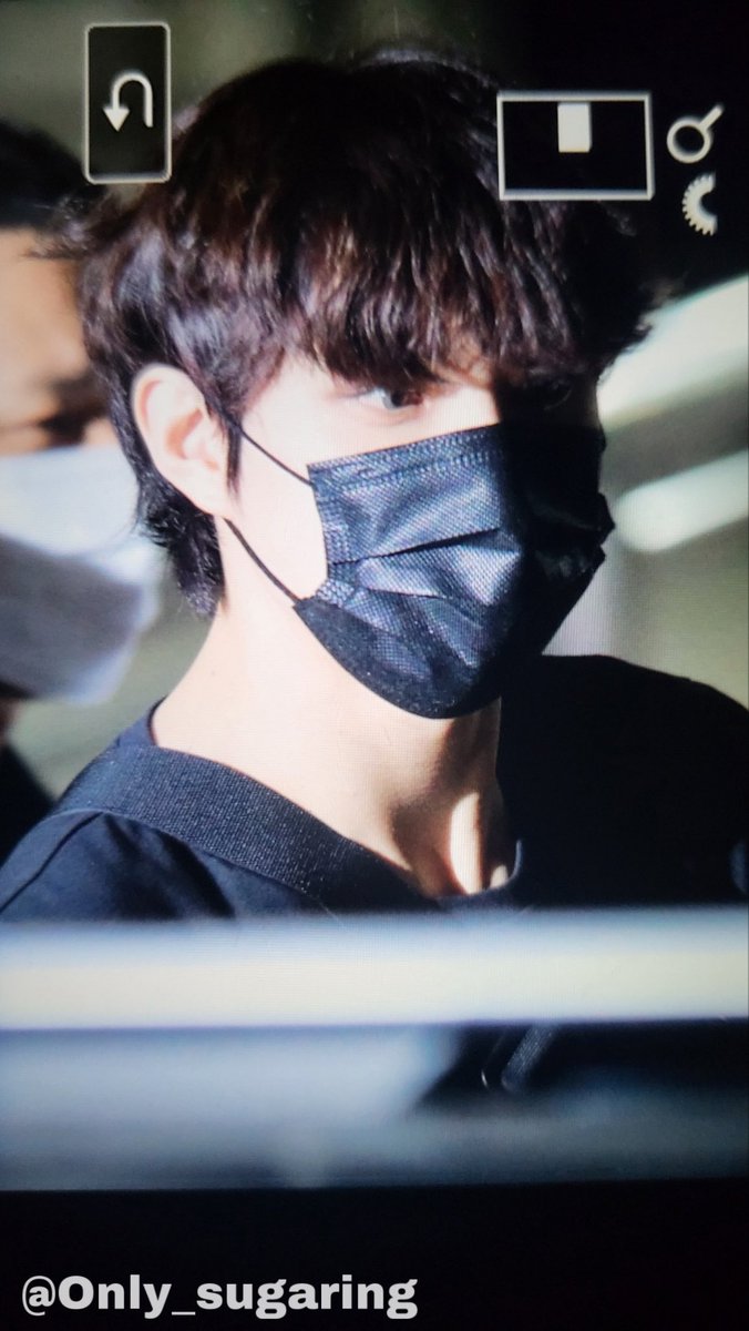Only_Sugaring's tweet photo. 220930 뮤뱅 퇴근 프리뷰
#정우 #JUNGWOO #NCT127 https://t.co/TsFlo2ouez