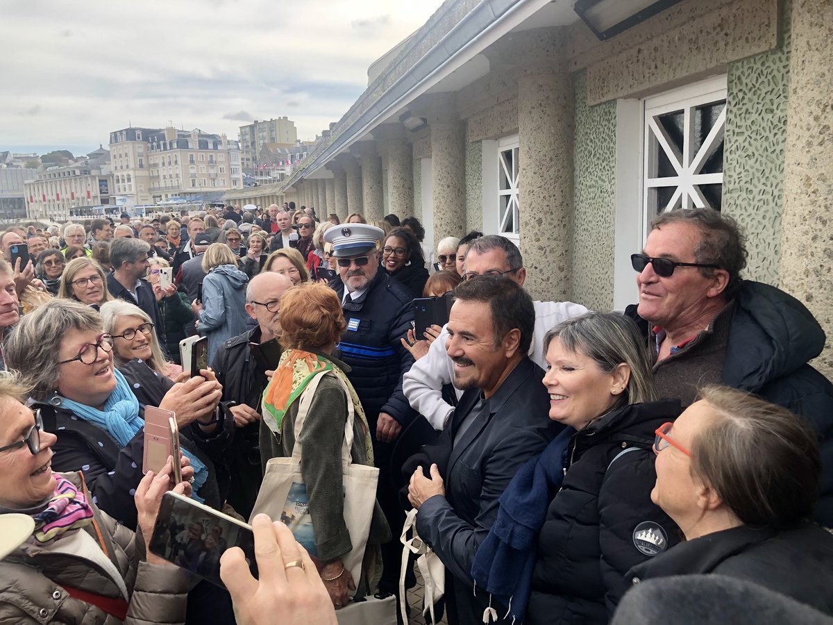 marielenglet (@lenglet4marie) on Twitter photo JosĂ© Garcia sâoffre un bain de foule Ă #Dinard lors de lâinauguration de la cabine de plage Ă son nom pendant le #DFFB <a href="/ouestfrance35/">Ouest-France 35</a> JosĂ© Garcia sâoffre un bain de foule Ă #Dinard lors de lâinauguration de la cabine de plage Ă son nom pendant le #DFFB <a href="/ouestfrance35/">Ouest-France 35</a>