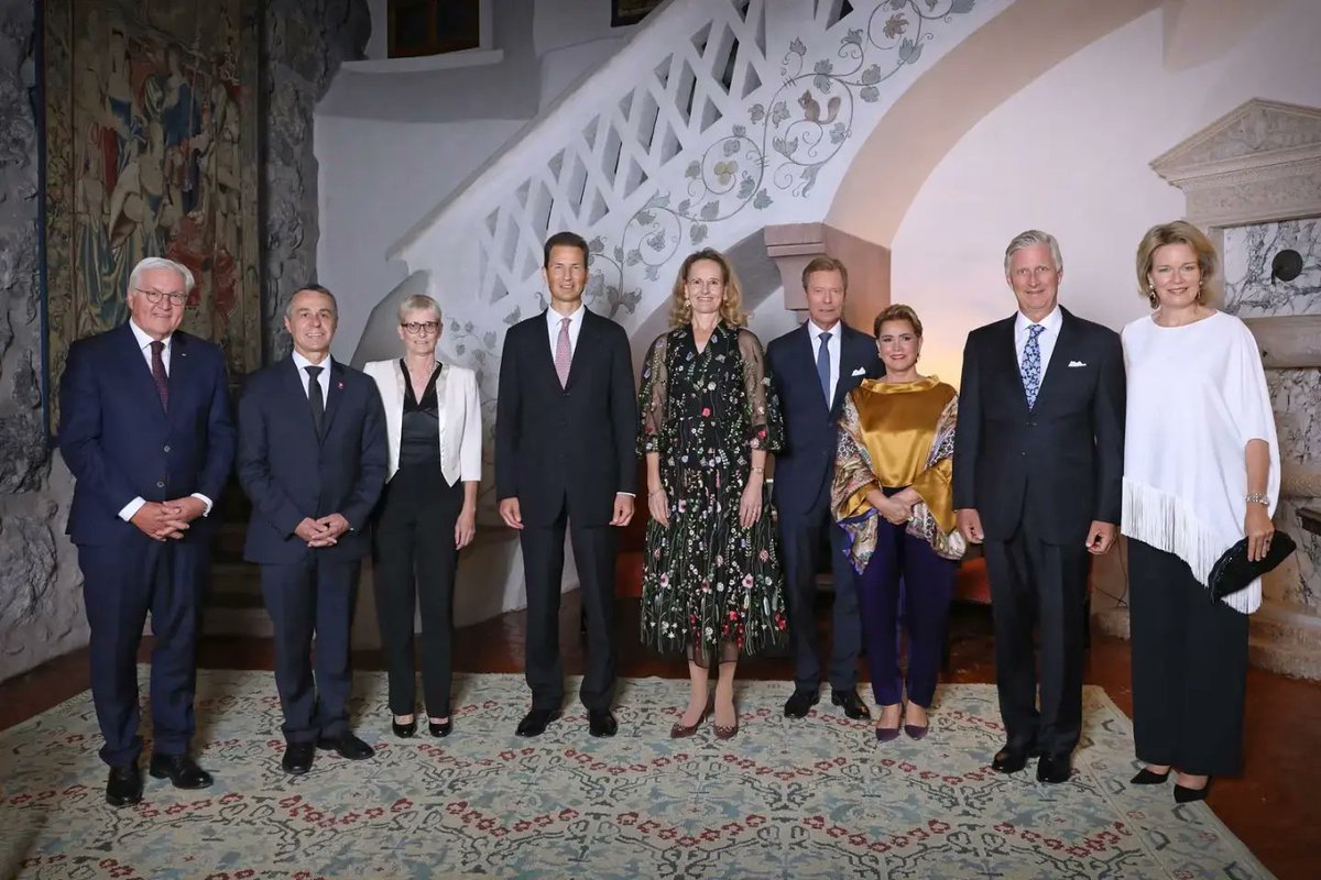 VLoveRoyalWorld's tweet photo. 🇱🇮 Le Couple grand-ducal est actuellement à Vaduz pour prendre part à la 18e Réunion informelle des Chefs d’État germanophones réunissant 🇦🇹 🇩🇪 🇧🇪 🇱🇮 🇱🇺 🇨🇭.

Plus d’informations sur cette première journée : https://t.co/QI826MA6gk

©MGD/S.Margue | © R.Korner - Close Up AG https://t.co/GtWTknHlx0