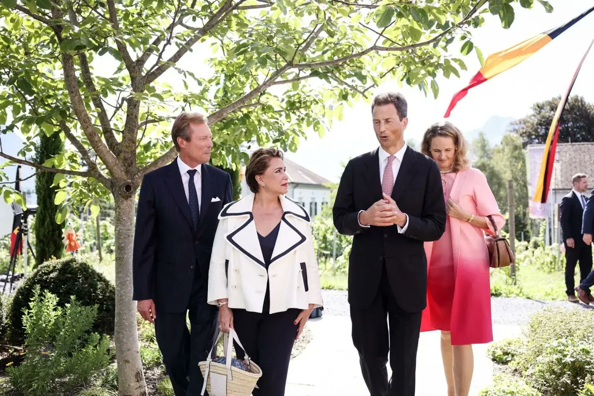 VLoveRoyalWorld's tweet photo. 🇱🇮 Le Couple grand-ducal est actuellement à Vaduz pour prendre part à la 18e Réunion informelle des Chefs d’État germanophones réunissant 🇦🇹 🇩🇪 🇧🇪 🇱🇮 🇱🇺 🇨🇭.

Plus d’informations sur cette première journée : https://t.co/QI826MA6gk

©MGD/S.Margue | © R.Korner - Close Up AG https://t.co/GtWTknHlx0